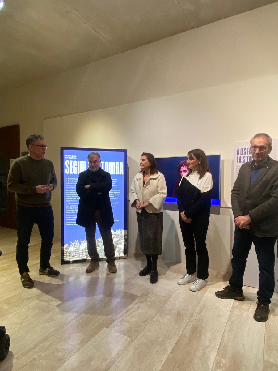 patcdiba's tweet photo. Aquesta tarda s'ha inaugurat #SegurQueTomba al @vinseum! El projecte de #memòriaenxarxa @CulturaDIBA arriba a Vilafranca del Penedès per tractar de l'“Organització pagesa i lluita per la democràcia al Penedès”.
#20N
https://t.co/4ZFHJvSb7b https://t.co/aRUFANVXZ1