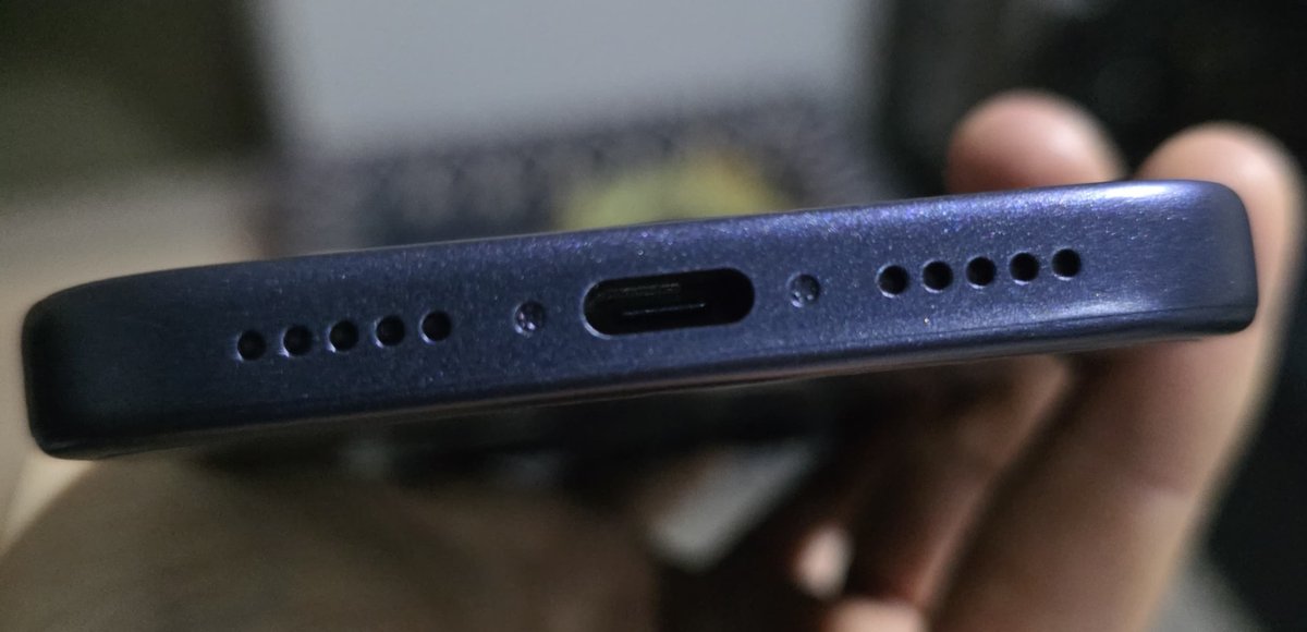 cristopher_bg's tweet image. @Mercadolibre @Profeco Compre en el buen fin, un iPhone 17 Pro, me dio seguridad porque el vendedor es la misma empresa, me llegó una caja cerrada, pero al abrirla contenía un teléfono dummy, yo segui el proceso que la empresa me indicó, pero ahora se niegan a darme el reembolso