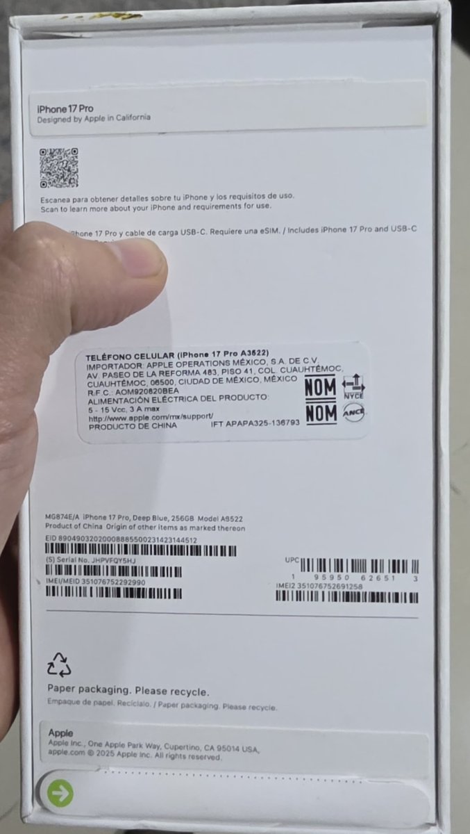 cristopher_bg's tweet image. @Mercadolibre @Profeco Compre en el buen fin, un iPhone 17 Pro, me dio seguridad porque el vendedor es la misma empresa, me llegó una caja cerrada, pero al abrirla contenía un teléfono dummy, yo segui el proceso que la empresa me indicó, pero ahora se niegan a darme el reembolso