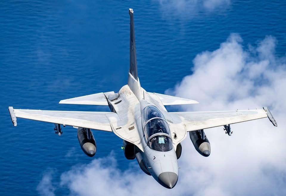 Esll7970Gladii's tweet image. - خلال لقائه الرئيس #السيسي اليوم، قال الرئيس الكوري الجنوبي إنه يأمل في أن يتوسع التعاون في مجال الصناعات الدفاعية بين البلدين، والمتمثل حالياً في الإنتاج المشترك لمدفع الهاوتزر ذاتي الحركة من طراز K-9، ليشمل طائرة التدريب المتقدم والقتال الخفيف من طراز FA-50، وصاروخ…