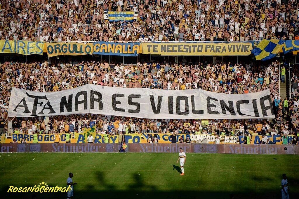 paseclave__'s tweet image. 📲🚨 Viral en redes: “AFAnar es violencia” 

Los trapos de Rosario Central luego de la derrota ante Boca en la final de la Copa Argentina 2015.