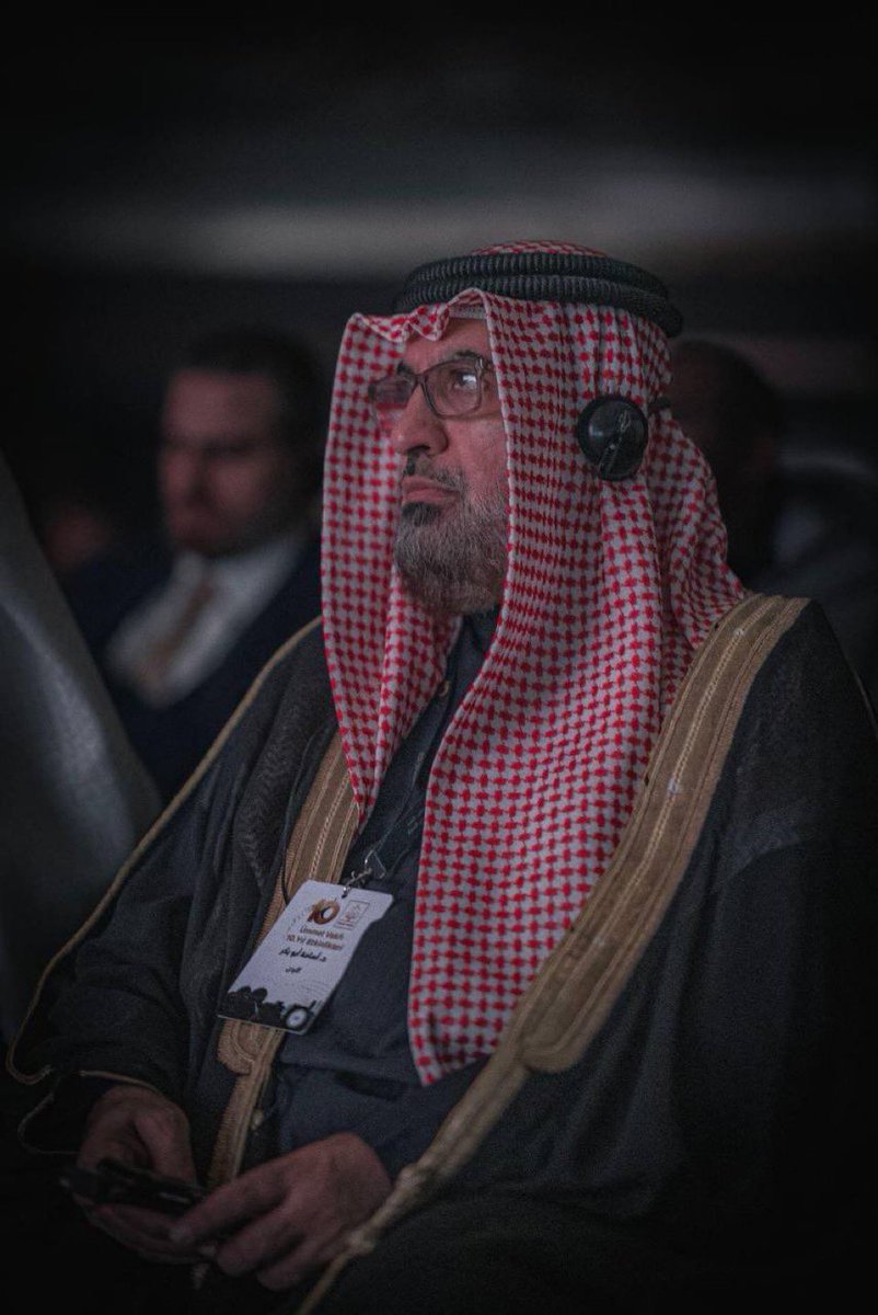 دكتور أسامة أنت شخصية معروفة المفترض الشخص ينتقي ألفاظه صح ؟
—-
نأتي للنقطة الأهم :
تقول أن لا علاقة لك بالوقف وهذه الصورة في اجتماع بارك الله فيك ؟ 

اثنان من أبناء اخوانك يعملان في الوقف .. اسألهم وقول لهم منتجع ابلاج في إسطنبول لمين !!
—-
واللي يكزب يدخل النار يا دكتور🌷