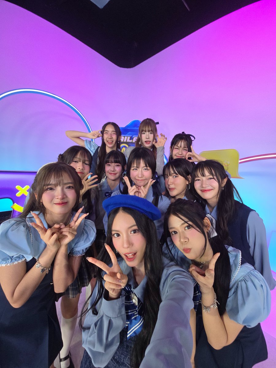 TMCcountdown's tweet image. [#TMC_EP27] Doushitemo kimi ga suki da 💖 เจอกันในรายการ Thailand Music Countdown ทางช่อง 3HD วันอาทิตย์นี้ เวลา 16.45 น. นะครับ🙌🏻
📺 ติดตามชม Thailand Music Countdown ทุกวันอาทิตย์ เวลา 16.45 น. ทางช่อง 3HD
หรือดูได้ทาง Youtube Live : Thailand Music Countdown ทุกวันอาทิตย์เวลา…