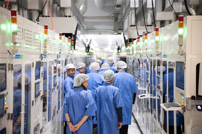 SiemensInfra's tweet image. The backbone of our digital age is the #DataCenter, powering seamless experiences across streaming, cloud, &amp;amp; #GenAI applications.
Together with Delta, we advance modular, plug &amp;amp; play power systems—scaling capacity with precision to meet tomorrow’s demands. sie.ag/2iuVE7