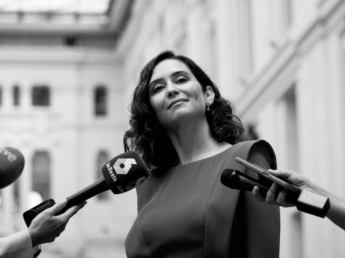 Miguel Ángel me dijo que le pidiera un imposible:
-Mmmm que el fiscal general del estado me regale 10000€
-Aguantame el cubata