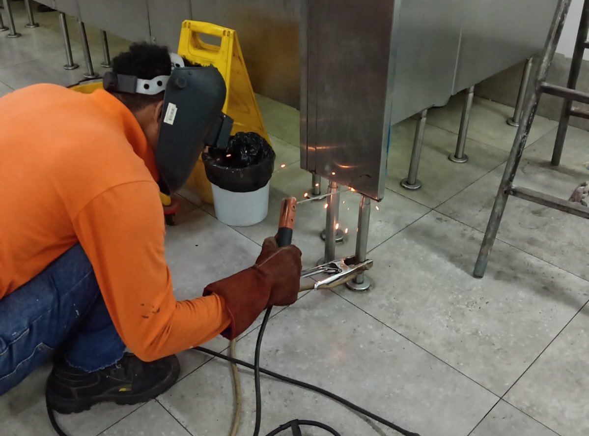 Estamos realizando trabajos de mantenimiento en los baños de mujeres del sector Loja, incluyendo el cambio de puertas. 

El acceso permanecerá temporalmente cerrado mientras se completan las mejoras. #CiudadDeTodos