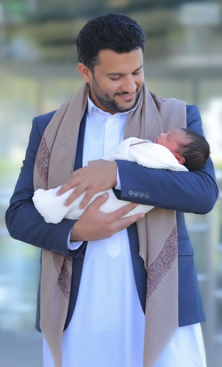 لقد منّ الله علينا في هذا اليوم بأجمل العطايا، وارتزقنا بـ مولود جديد
نسأل الله أن ينبته نباتاً حسنا وأن يجعله من عباده الصالحين المجاااhدين  في سبيله ، وأن يصلحه ويبارك فيه.