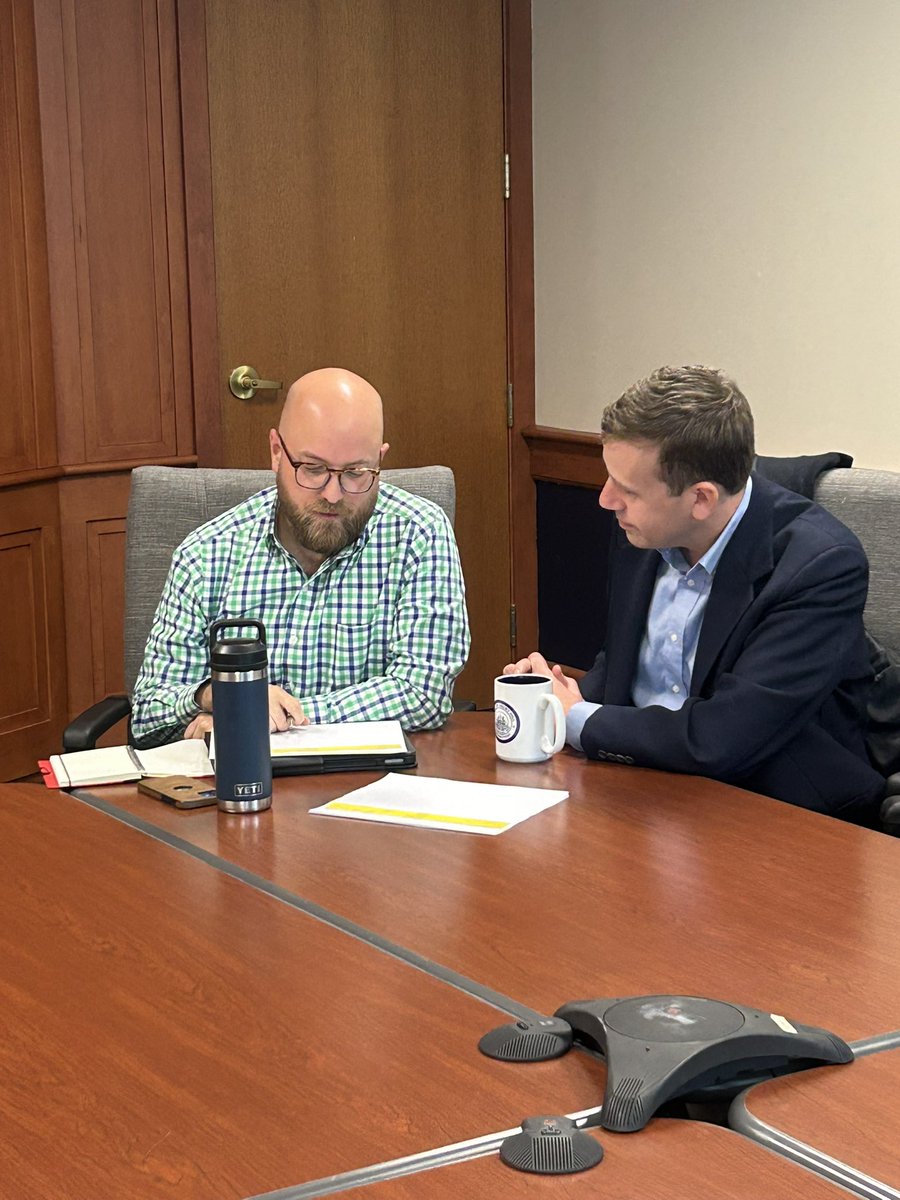 MattLesser's tweet image. Great to stop by Rocky Hill Town Hall to meet with Mayor Allan Smith and hear his ideas for economic development, transportation and housing. I am here to help all our towns succeed!