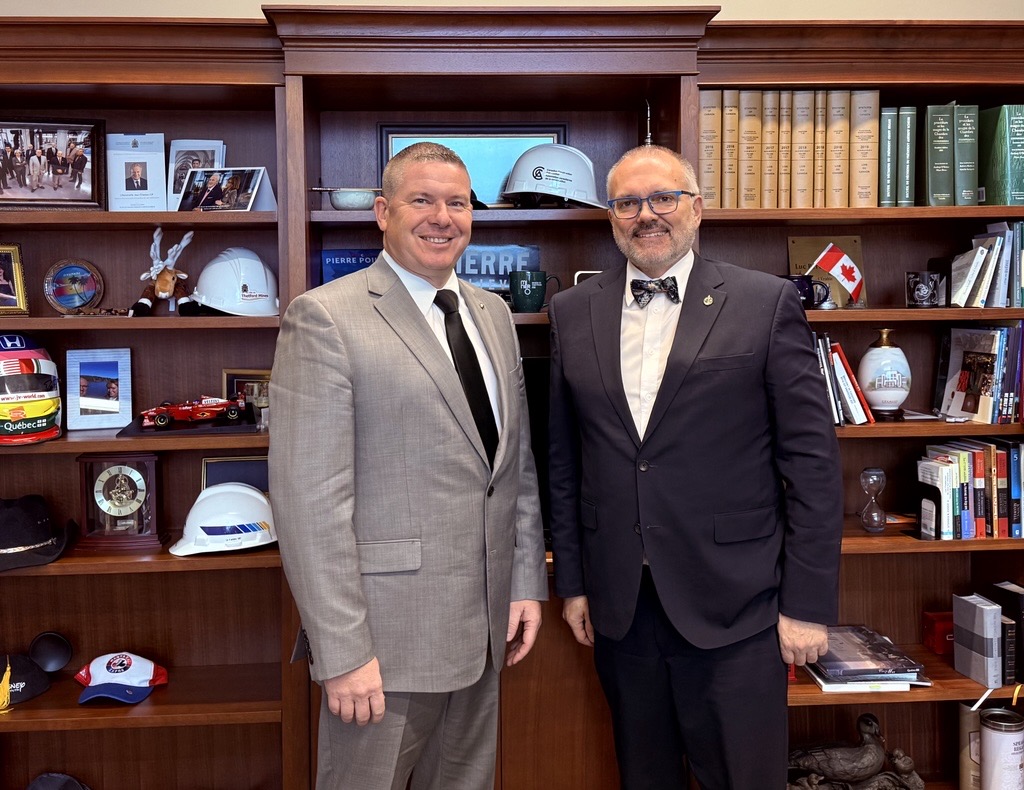 eggsoeufs's tweet image. Merci a @lucberthold de nous avoir rencontrés aujourd&apos;hui afin de discuter des enjeux importants touchant les producteurs d’œufs canadiens. Nous vous sommes reconnaissants de votre soutien indéfectible! #AgCan #PolCan