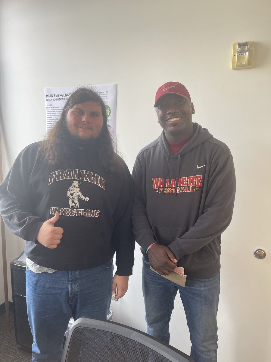 adamgrimes22's tweet photo. Big thank you to @Doc_JJones from @WillametteFB for stopping by Franklin today! https://t.co/Cs8vYh6Pn5