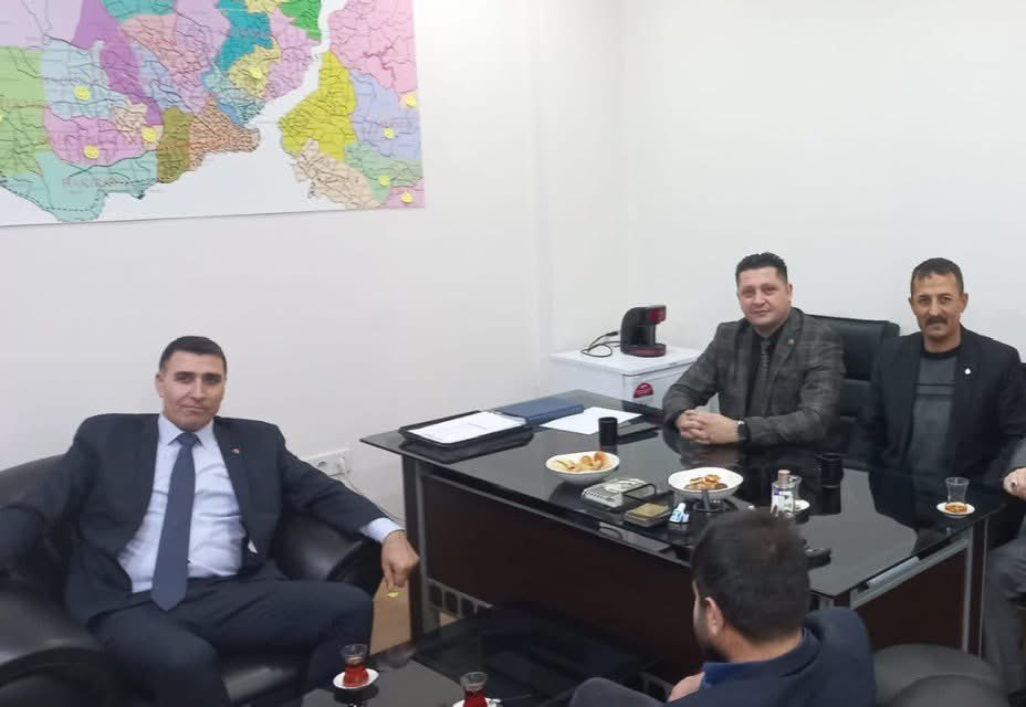 Biz Hiç Kimseye Kendimizi Sevdirmek İçin Uğraşmadık,!
Karakterimiz Yaşadı,!
Yüreğimiz Hakkını Verdi,! Seven Sevdi,!Sevmeyen Yol Aldı Gitti,!
Mesele Değil Kim Kaldı Kim Gitti,!
İnanın Bizde Ne Bir Arttı,! Nede Eksildi...!!!

Bizi Seven Tüm Dostlarımıza Yürekten Selâm Olsun