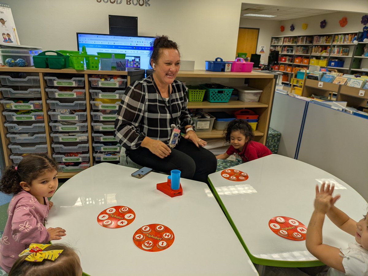 librarian_le20's tweet image. ABC fun with Pre-K3 in the library! Ss used sentence stems to share the first letter of their name with a partner, write their letter, and engage in our brand new ABC centers. 📔✏️
@IrvingLibraries @iInstructIrving