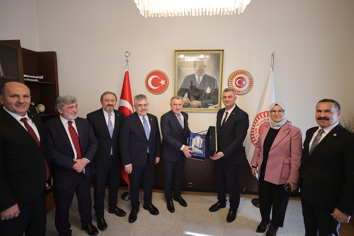 HAYIRLI OLSUN
İlimiz Gençlerimize yeni bir spor tesisi daha, salon sporları için Gölcük ilçemize Çok Amaçlı Spor Salonu geliyor. 
Değerli Spor Bakanımız Osman Aşkın Bak’a tüm ilçelerimize verdiği Spor Tesisi yatırım desteği için teşekkür ediyoruz.