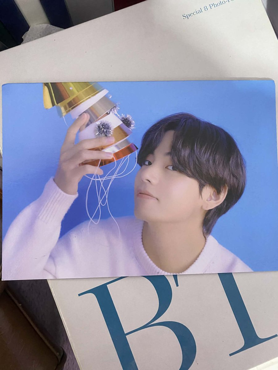 ArmyJK_V's tweet photo. #ตลาดนัดบังทัน 
#ARMY #ตลาดนัดรถไฟบังทัน 

ราคากันเองเลย จ้า 💕💕  ค่าส่งเหมา50บาท  
การ์ในภาพเหมากอง500 ส่งฟรี  รูปใต้เม้น
พรีเมี่ยมแท้ 280
รูป แทแท รูปละ 99  บาท https://t.co/MSaA4FM4gF