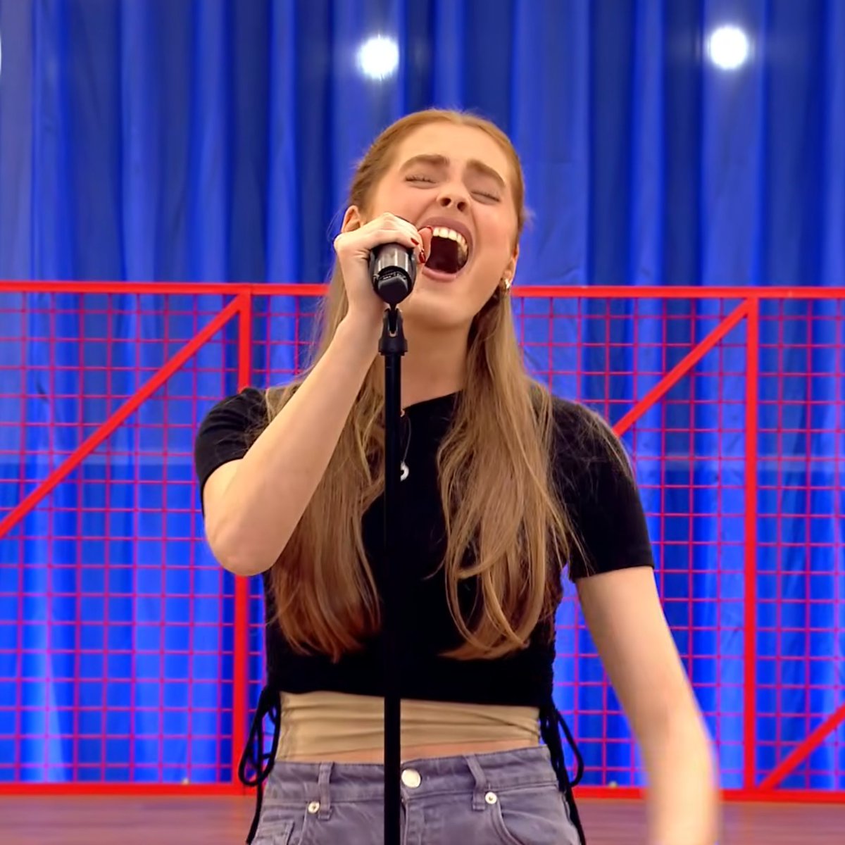 OT_Oficial's tweet photo. 🎤 Olivia canta “At Last” de Etta James 🎶

¿Cómo lo habéis visto?  🤔 EN DIRECTO en #ConexiónOT20N en @primevideoes 👉🏻https://t.co/cYdstLp0r4 https://t.co/JluvNoJcfx