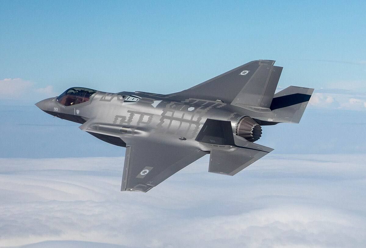 TheMossadIL's tweet image. Did you know:

According to US law, Israel must always maintain a Qualitative Military Edge — meaning it must stay militarily superior to any combination of regional threats.

So if the US sells F-35s to Saudi Arabia, they won’t be the same ones Israel gets. They’ll be the…