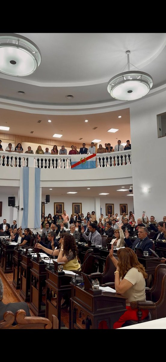 Gracias <a href="/TeresitaMadera/">Teresita Madera</a> y a mis colegas diputados por acompañar en forma unánime con su voto mi nominación como Secretaria Legislativa de la HCDP. Pondré mi mayor esfuerzo, vocación política y amor por la función <a href="/LegislaturaLR/">Legislatura La Rioja</a>
Para aportar a tu gestión! 🙌🏽♥️