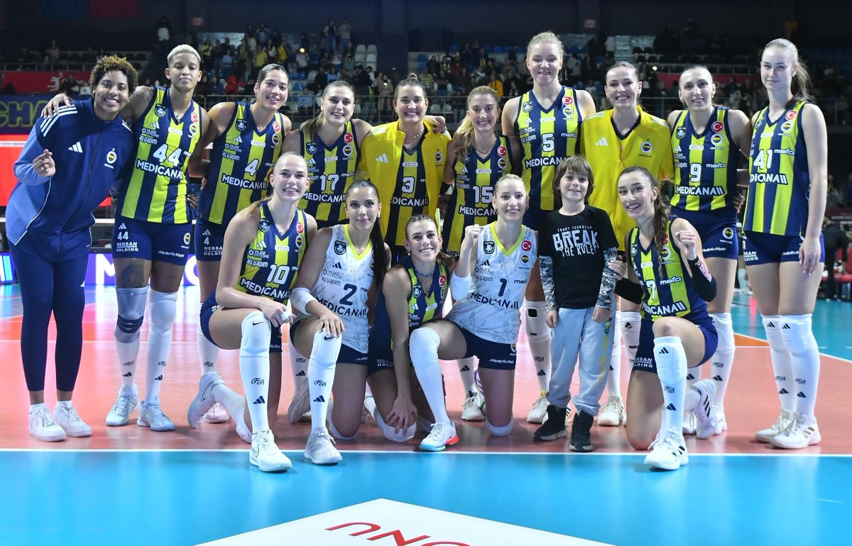 Fenerbahçe Sultanlar Ligi’nde 6’da 6 yaptı!

Dev derbide nefes kesen mücadele sona erdi: Fenerbahçe 3-2 Galatasaray 🔴

📌 Galatasaray ligde sezonun ikinci mağlubiyetini aldı.