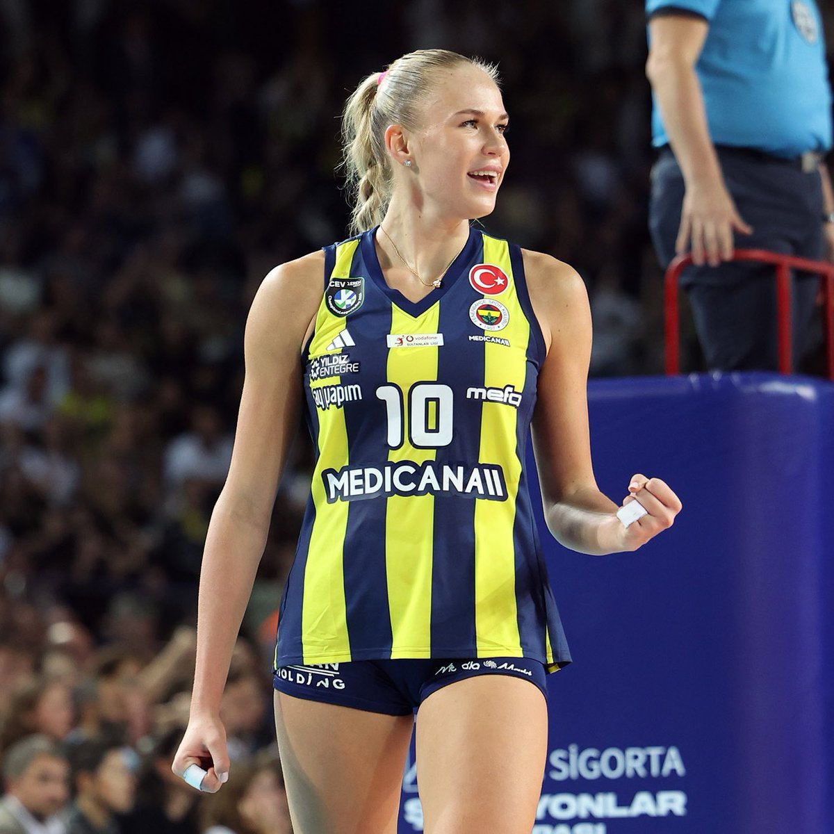 TekYolFener's tweet image. Arina Fedorovtseva, Galatasaray karşısında 37 sayı ile kariyer rekorunu kırdı.