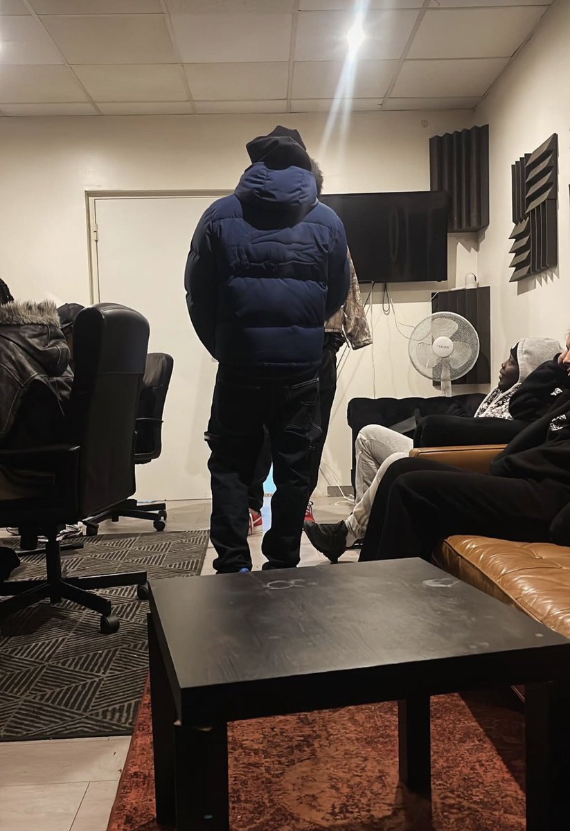 BestOf4Keus's tweet photo. Le pressing a marché, BNÉ est de retour en studio.. en présence de HK aussi ! 🎉 https://t.co/OKZhC31OlY