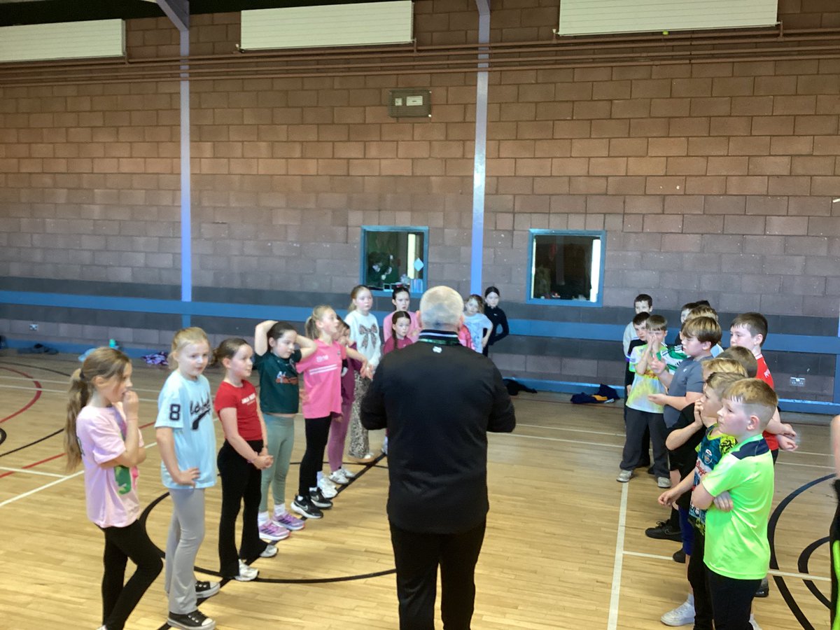 HolyChildPSBel's tweet image. P5 had great fun today with Seamus McKenna from @STMARYSCBGS. Seamus took our P5 classes for a taster session in Gaelic football where we practised bouncing skills. We had the best time. Thank you Seamus🏐🥳 

#SharingCaringLearning