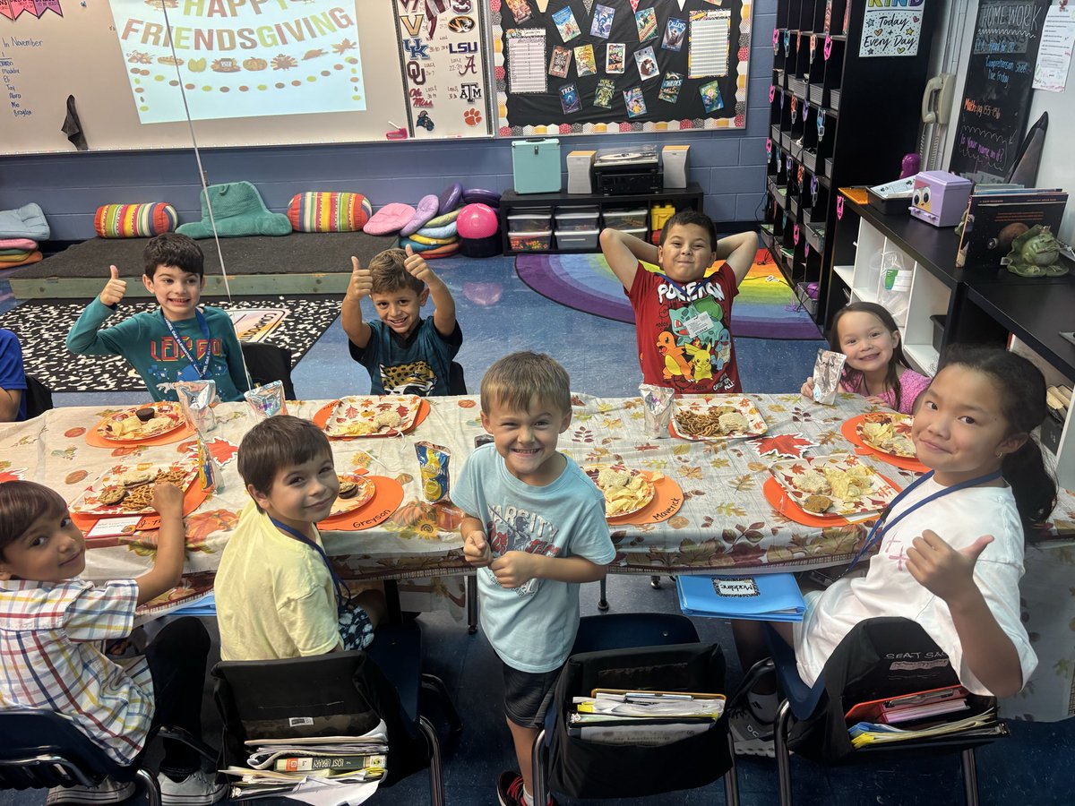 CaveSquadKids's tweet image. Happy 1st Annual Friendsgiving from the Gomelliz! We loved spending time with our buddies and talking about all the things we are so thankful for ❤️🦃 #buddyclass @LaurelOakElem