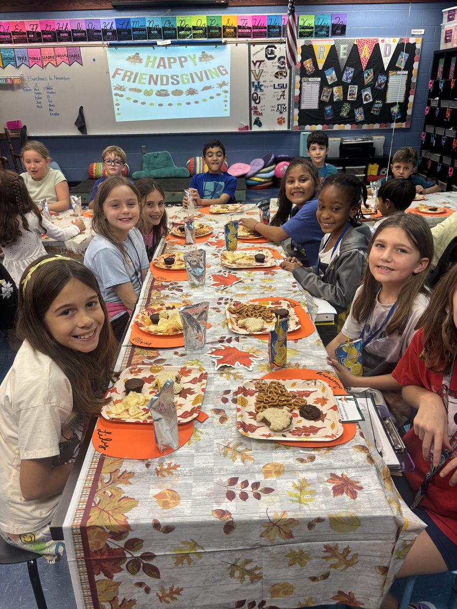 CaveSquadKids's tweet image. Happy 1st Annual Friendsgiving from the Gomelliz! We loved spending time with our buddies and talking about all the things we are so thankful for ❤️🦃 #buddyclass @LaurelOakElem