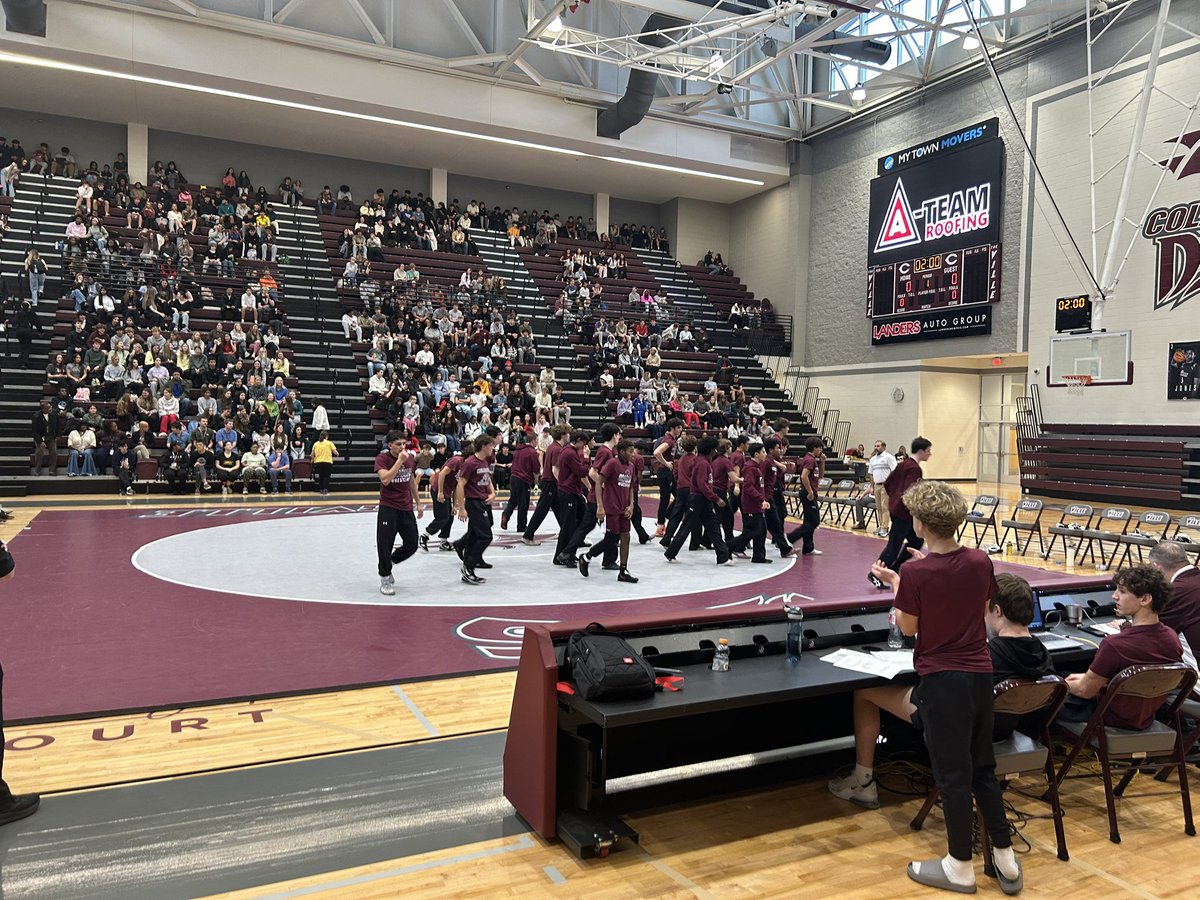 GoDragonsGo_'s tweet image. Dragons Wrestling and Millington about to go down inside MyTownMovers Fieldhouse!  #GoDragonsGo