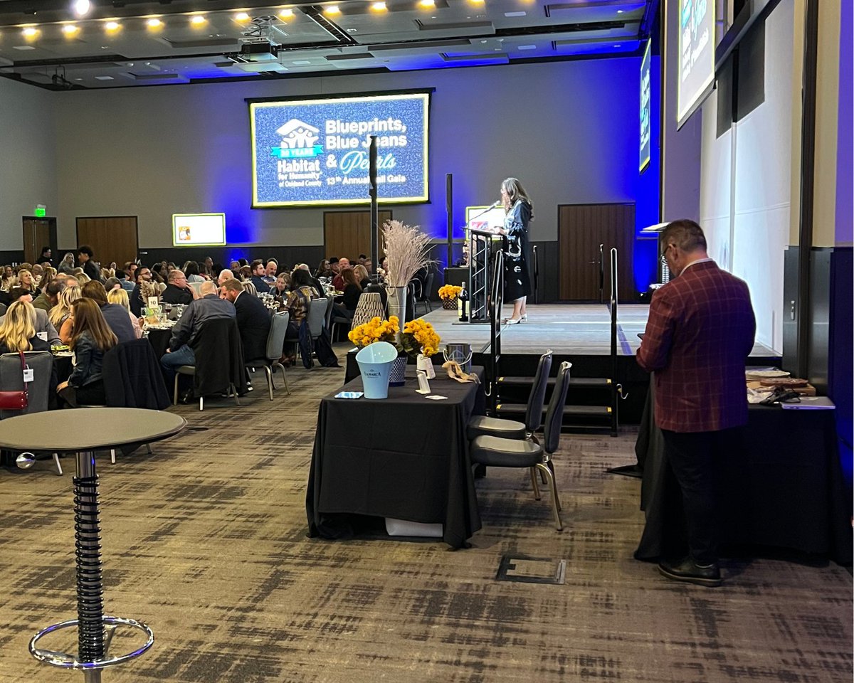 DetroitEventCo's tweet image. Still buzzing from the Habitat for Humanity of Oakland County Fall Gala at M1 Concourse!

From start to finish, this night was all about celebrating a mission that matters—bringing people together to build homes, communities and hope.

#EventRecap #DetroitEventPros