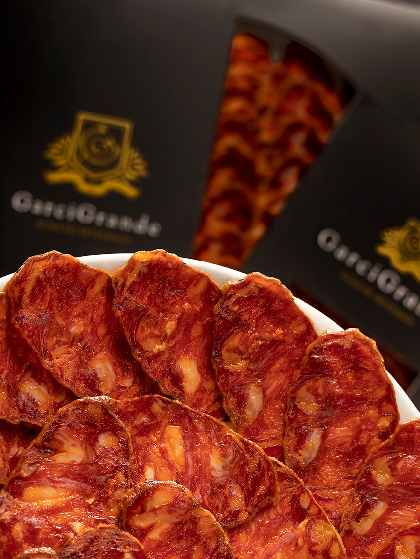El chorizo ibérico de bellota GarciGrande es un clásico que nunca falla: intenso, sabroso y perfecto para acompañar tu copa de vino o vermut del finde ✨ ¿Lo añades a tu tabla?
