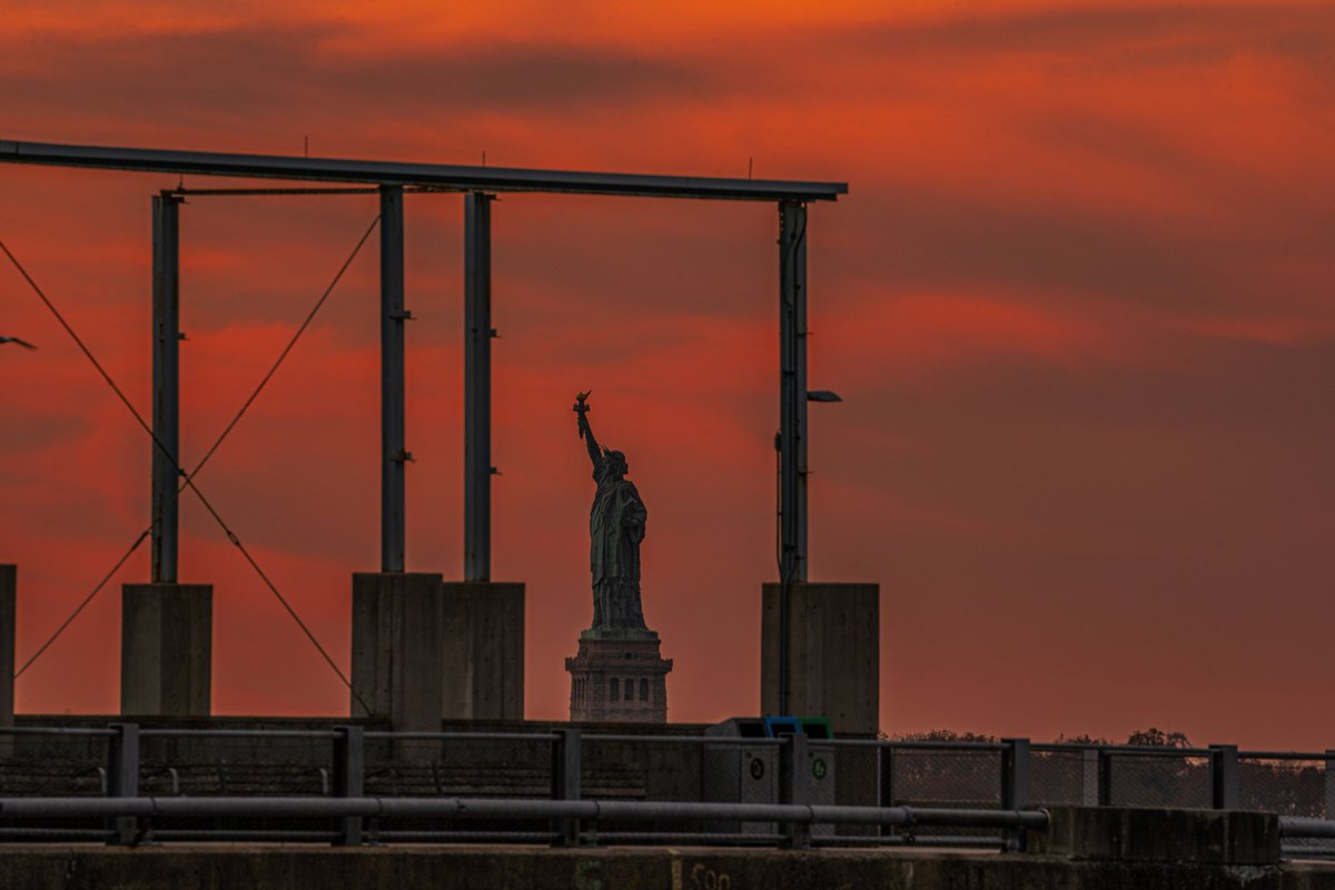 johnbadham's tweet photo. NYC 1 #newyork #NYC #brooklyn https://t.co/cGbtYYLsKB