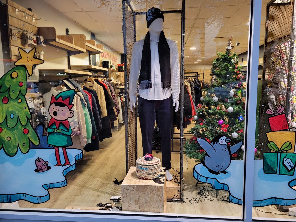 LillianKLogan1's tweet image. Christmas Window of Oxfam Charity Shop, Didsbury Village, Manchester. 
#Christmas #Oxfam  #Charity #Didsbury #Manchester
