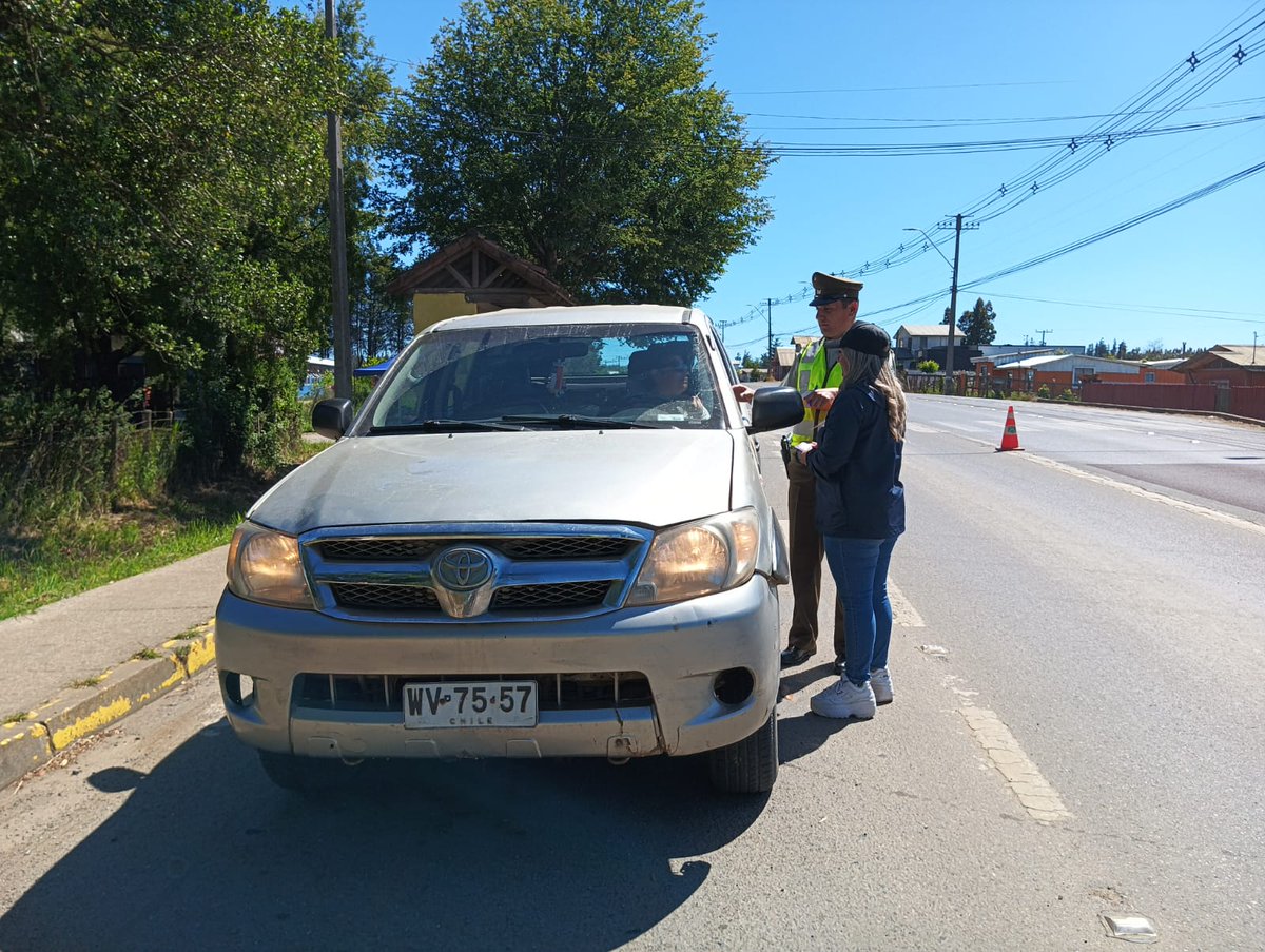 Carabineros de la Subcomisaría #LosÁlamos, en conjunto con personal de SENDA, realizan campaña de concientización a los conductores sobre la prohibición de consumos de sustancias ilícitas en la conducción.