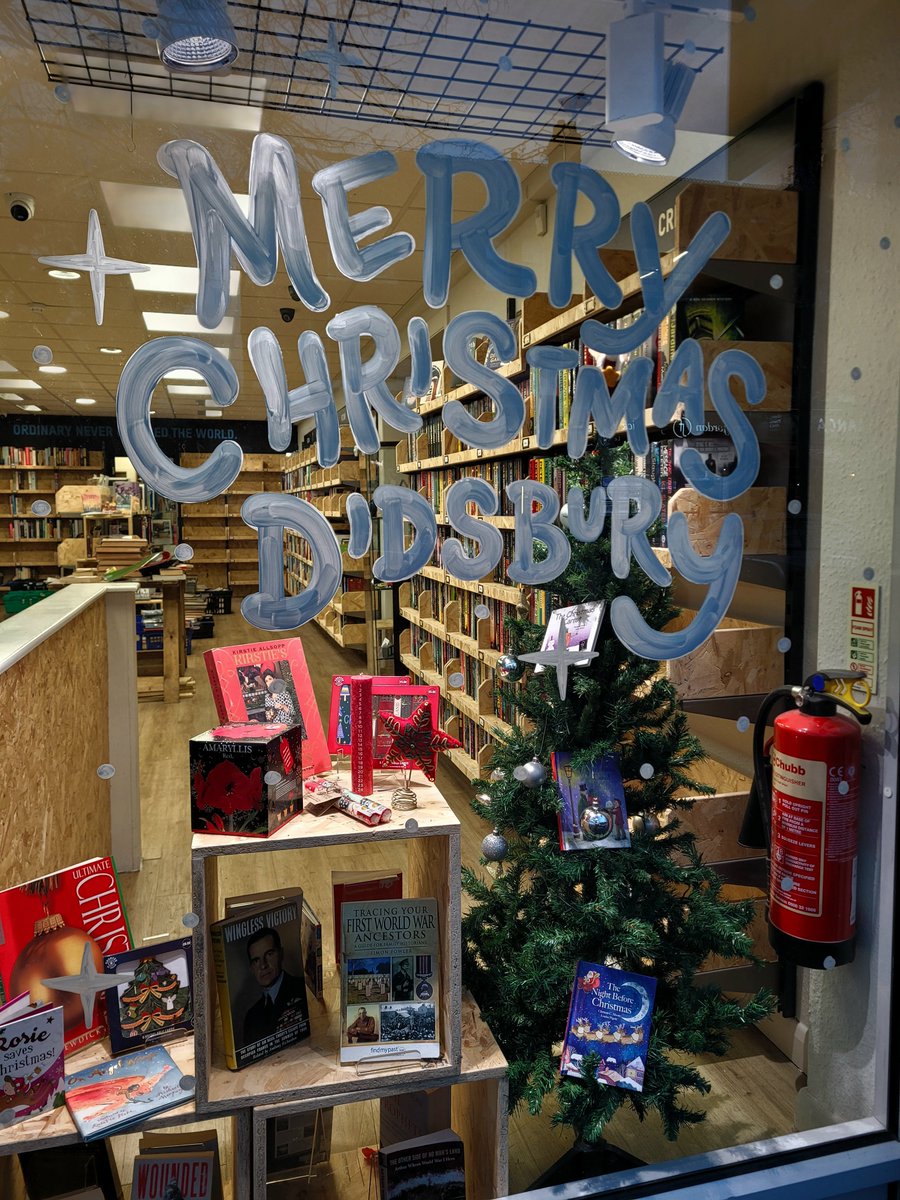 LillianKLogan1's tweet image. Christmas Window of Oxfam Charity Shop, Didsbury Village, Manchester. 
#Christmas #Oxfam  #Charity #Didsbury #Manchester