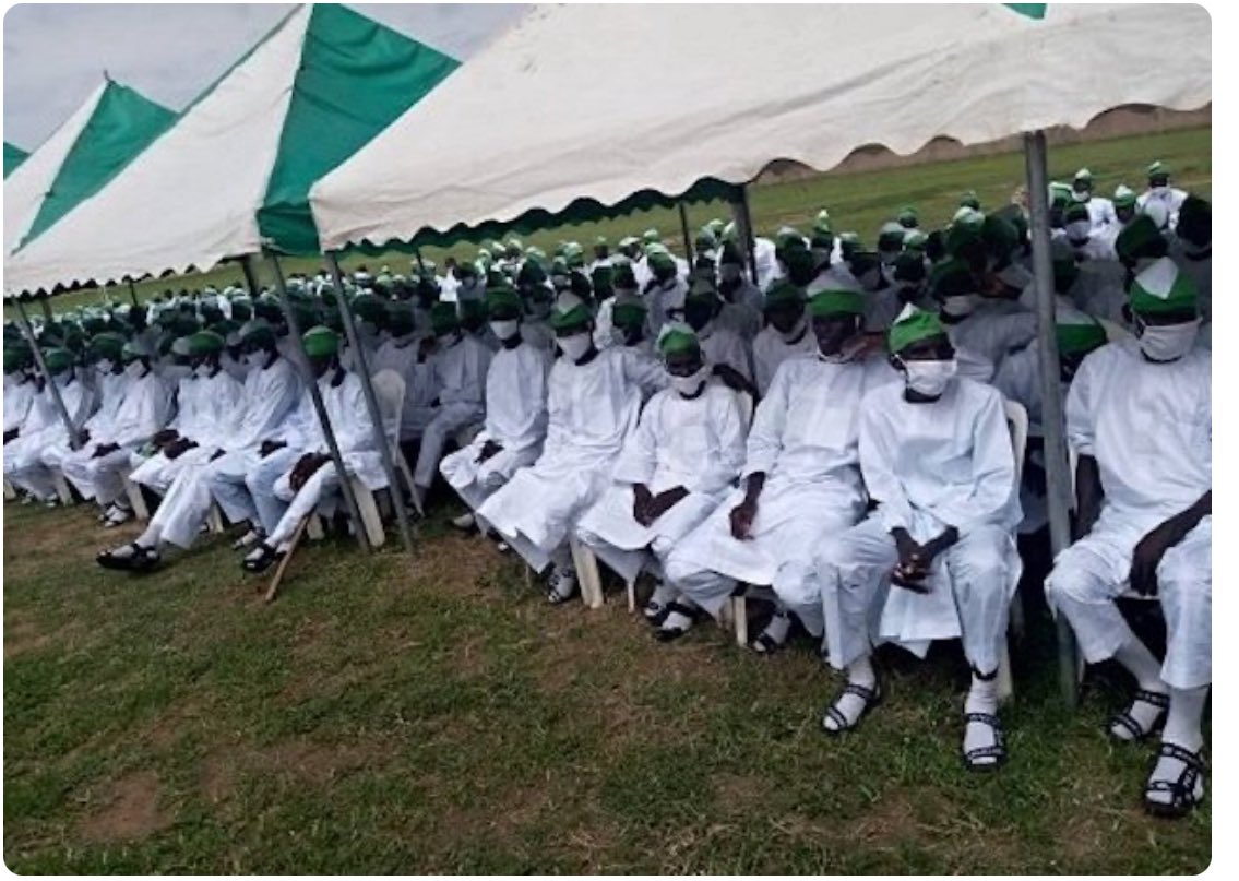 ChizaramConfid2's tweet image. Maybe ONYE NDU should have worn green and white attire, he might have been a free man or tagged repented ONYE NDU.

“KASTINA DAILY NEWS”

Allahu Akbar chant in the background while doing evil.

F&amp;amp;K Everyone that believes in dat chant and is happy abt what the judiciary Did today.