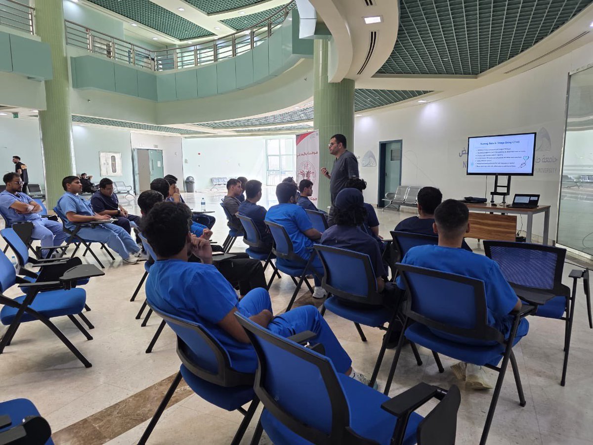 TaibahUevents's tweet image. فعالية القيادة التمريضية أثناء الطوارئ
نفّذها اليوم طلاب كلية التمريض
بمحاكاة تركّز على القرار السريع
وترتيب الأولويات وإدارة المواقف الحرجة
بوعي مهني وضمن مسار يعزّز الجاهزية الميدانية
وبإشراف أكاديمي مباشر يضمن دقة السيناريوهات ومحاكاتها لبيئات العمل الفعلية.