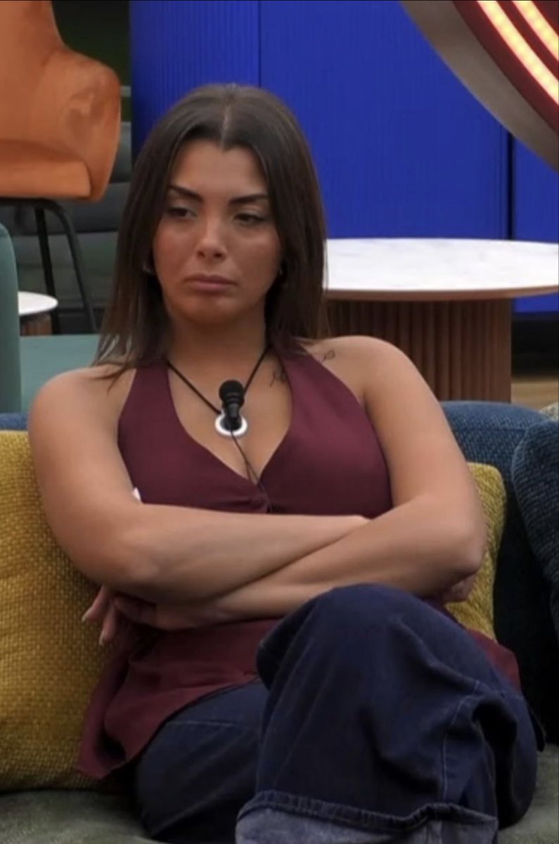 ma il catanese deve scappare il più presto possibile sta per incendiare la cazzo di casa (giustamente) 
#grandefratello #amanters