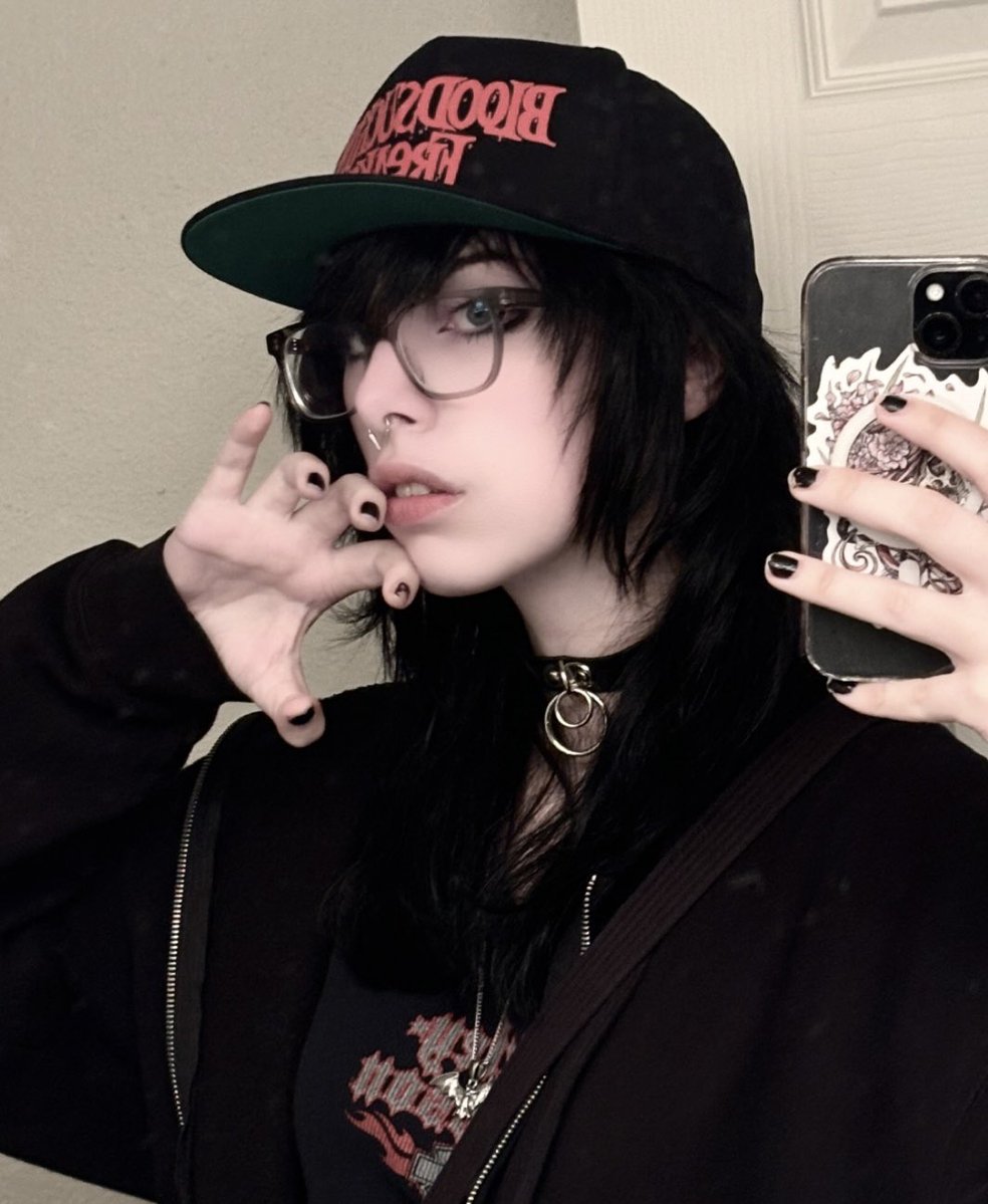 mothdevourer's tweet image. Turn my swag onnnnn