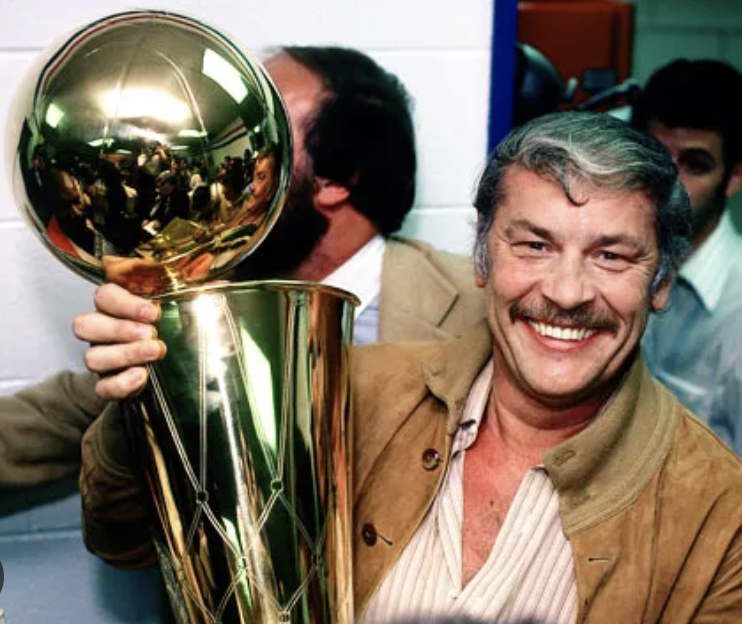 BREAKING: The Lakers are firing the Buss brothers under their new ownership, per ESPN. 

Their response: "I wish we could ask our Dad what he would think about it all."