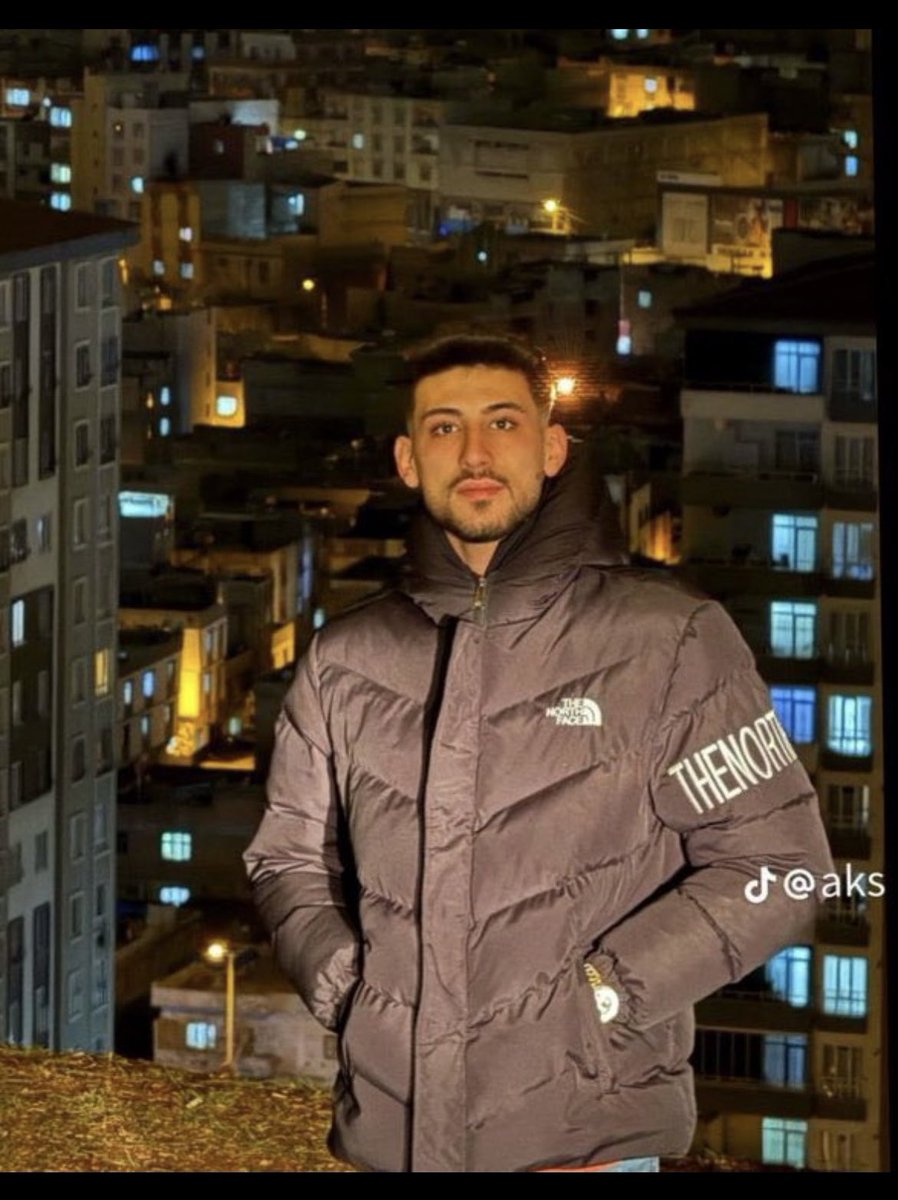 Herkes katili tanıyıp paylaşsın.
19 yaşındaki psikopat Habib Aksoy

Şanlıurfa’da 15 yaşındaki Muhammet Kendirci’ye iğrenç işkenceyi yapan ve serbest bırakılan cani,
Muhammet yoğun bakımda hayatını kaybettikten sonra tutuklandı.
Katili serbest bırakan Hakim de yargılanmalı.