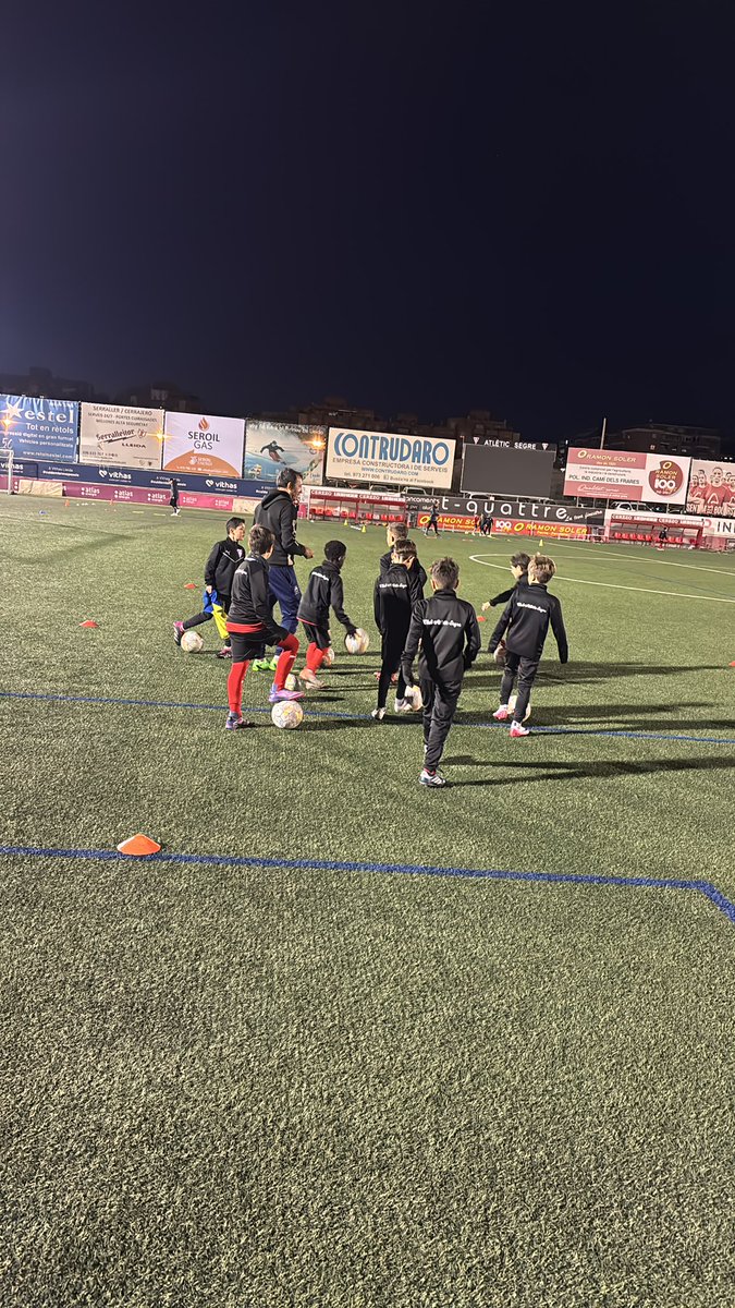 PCanalis's tweet image. Quizá NO ha sido el mejor entreno del mundo, estoy seguro.

Pero si ha sido el primero que dirige una persona con DI en el club.

#OrgulloDeEquipo
#Aprender #EnseñarCompartir

#Seguimos⚽️💫

@AtleticSegre 
@atletic_lleida 
@atletic_lleida Genuine.

Todos juntos 💪🏾⚽️💫