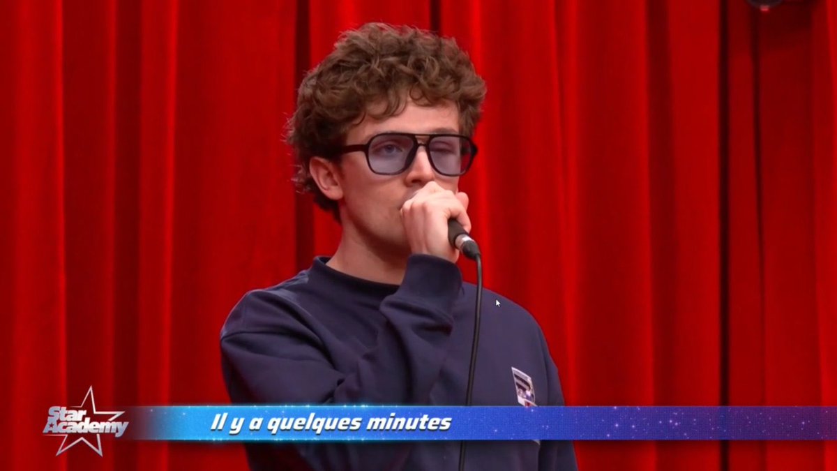 Vous trouvez pas genre bastiaan on dirait le perso dans ACNH qui s’est fait piquer par une abeille ? #StarAcademy #StarAcademyleLive