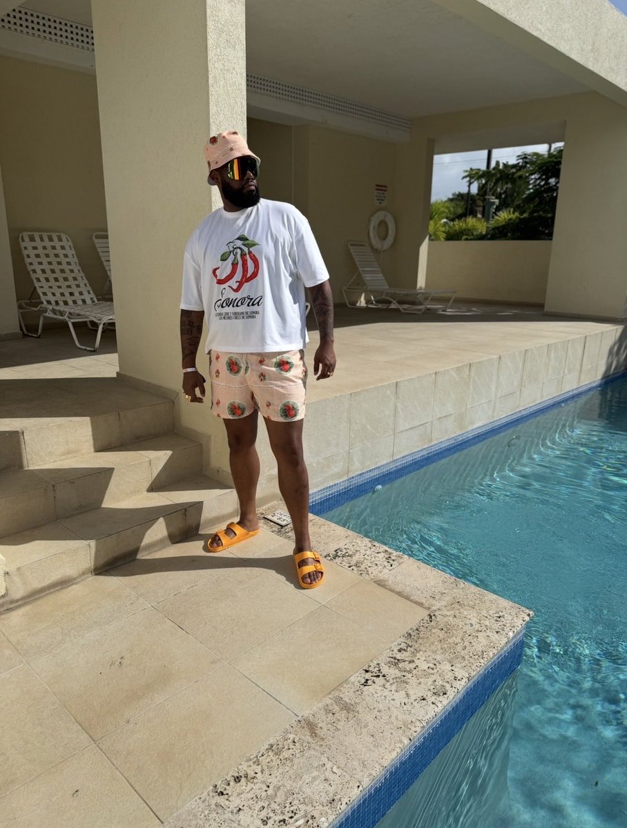 WhiskeyPoppy's tweet photo. Barbados 😌 https://t.co/Rm7uFBxVsq