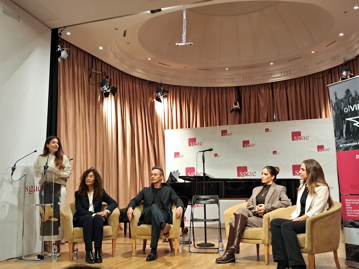 Ayer estuve en la presentación de la  canción "Niño sin miedo" en sede de <a href="/sgaeactualidad/">SGAE</a>, interpretada por <a href="/IndiaMartinez/">India Martínez</a> para ONG <a href="/OOlvidados/">Ong Olvidados</a>, compuesta por <a href="/D_Santisteban/">David Santisteban</a>. Maravillosa iniciativa en la que tengo el honor de colaborar.