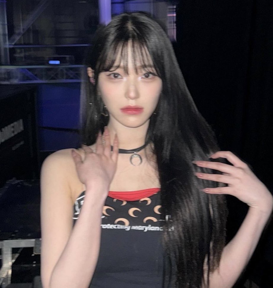 picsofjiheon's tweet image. pretty girl