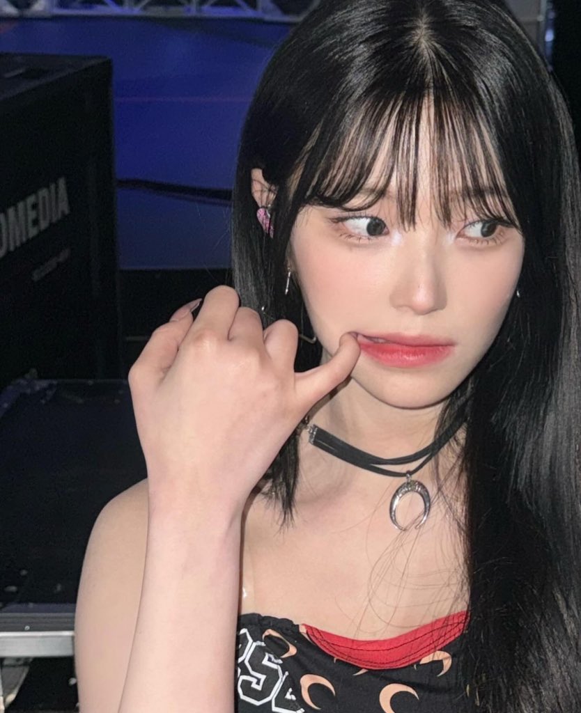 picsofjiheon's tweet image. pretty girl