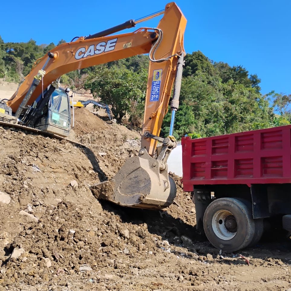 gobiernohidalgo's tweet image. 🚧🤝 En #Tianguistengo se coordinan los trabajos de limpieza en la comunidad de Tlacolula, así como la apertura al tránsito vehicular, para garantizar la movilidad y seguridad de las familias afectadas.

#HidalgoUnido
#PrimeroElPueblo