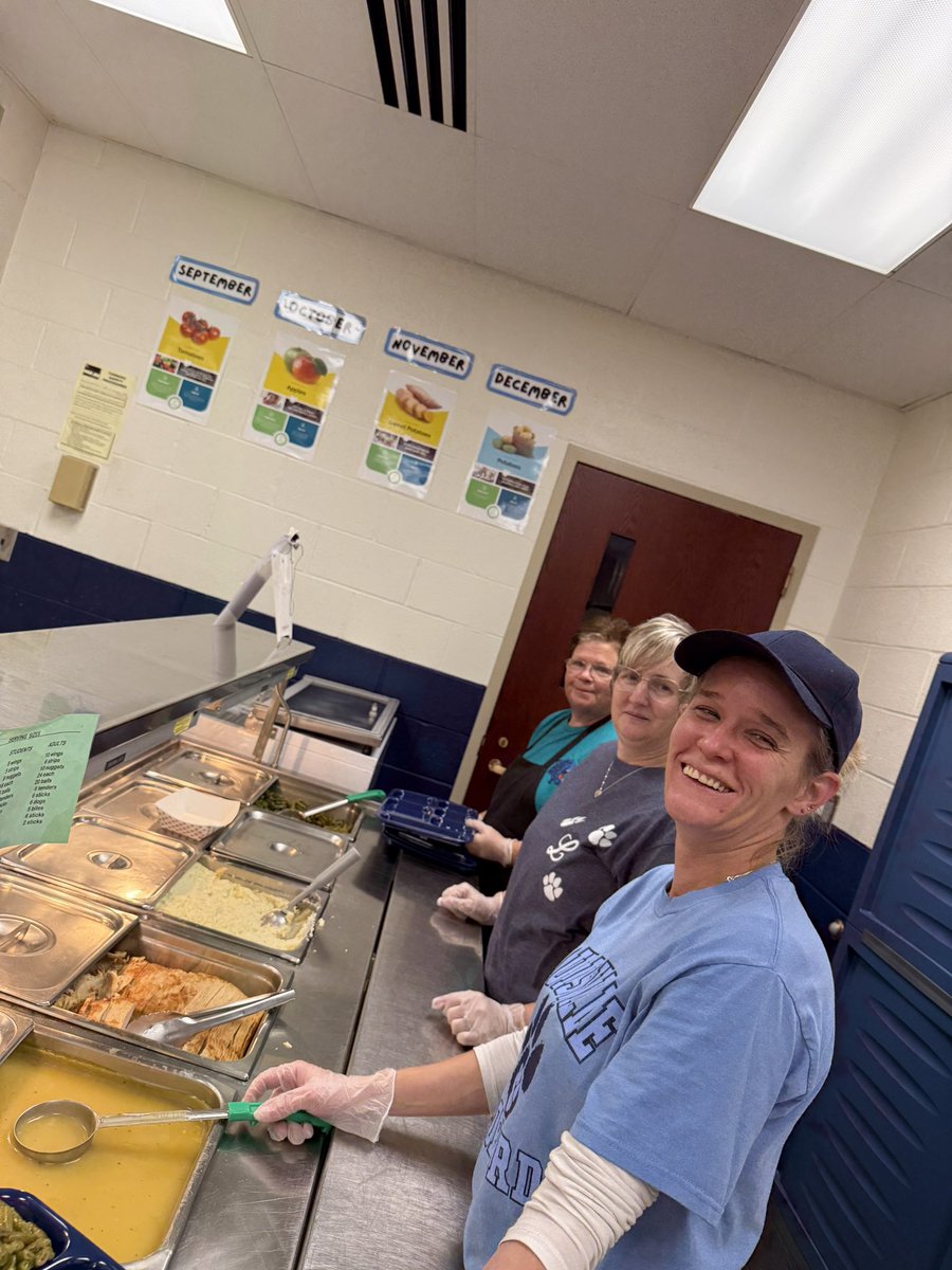 LepsLunchLand's tweet photo. It’s Thanksgiving in our cafeteria’s! https://t.co/YCxS10EnP1