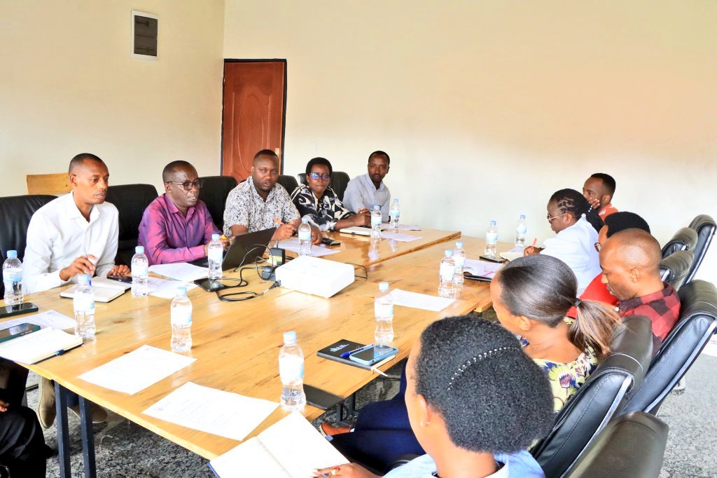 Nyuma yo gusobanurirwa imiterere n'imikorere y'ikigo cy'urubyiruko cya Musanze, umuhuzabikorwa yabajijwe ibibazo bitandukanye aho abashyitsi banyuzwe ku bisubizo bahawe hakurikiraho umwanya wo gusura ibice by'inyubako no kureba ibikorwa bitandukanye bigiye bikorerwamo.