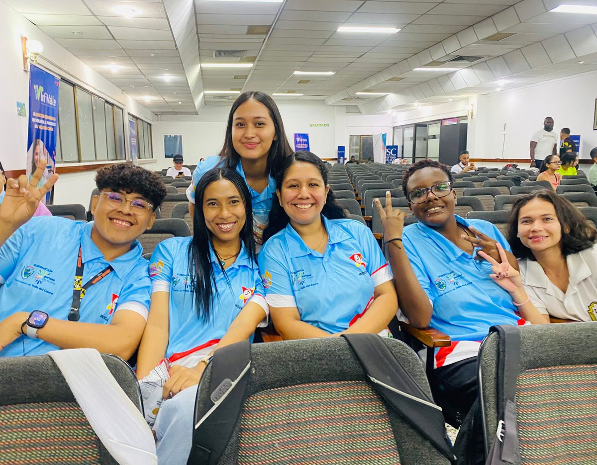 🌟 La Gobernación del Valle y la Secretaría de Cultura, con Escuelas Culturales Vallecaucanas, brillaron en el Congreso Internacional de Recreación en la Universidad Santiago de Cali. 🎶🌈
🙌 Gracias a todos por llevar en alto el arte y la identidad vallecaucana. 🤍🩵